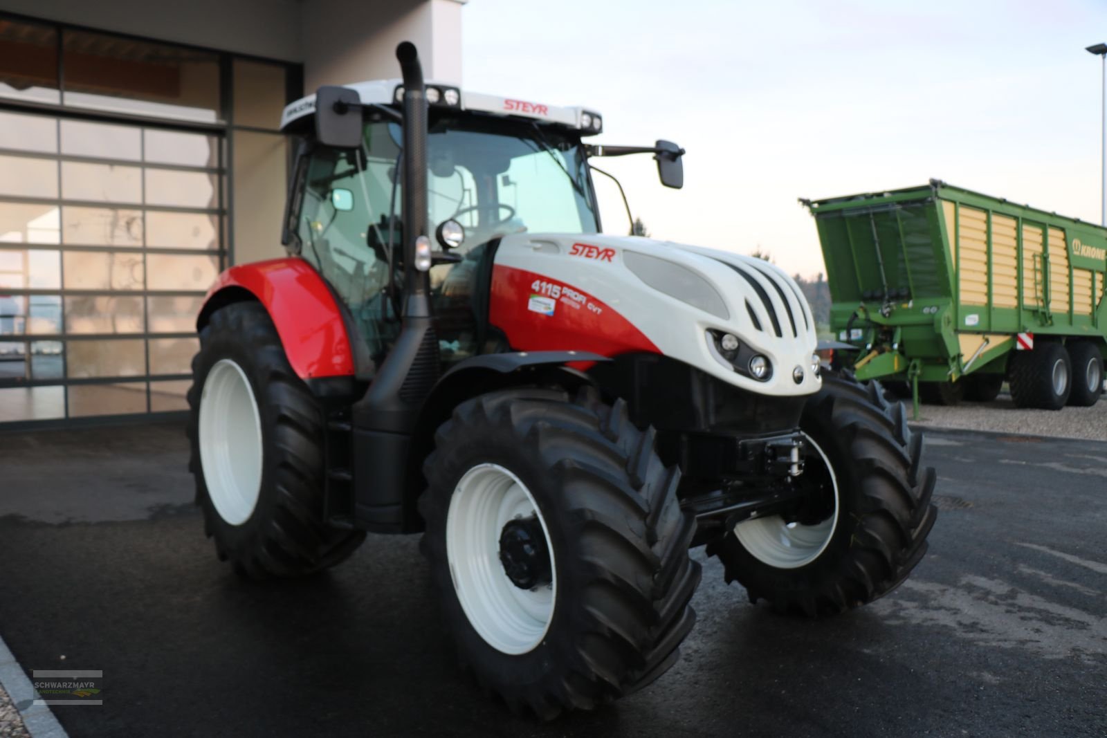 Traktor des Typs Steyr 4115 Profi CVT, Neumaschine in Aurolzmünster (Bild 2)