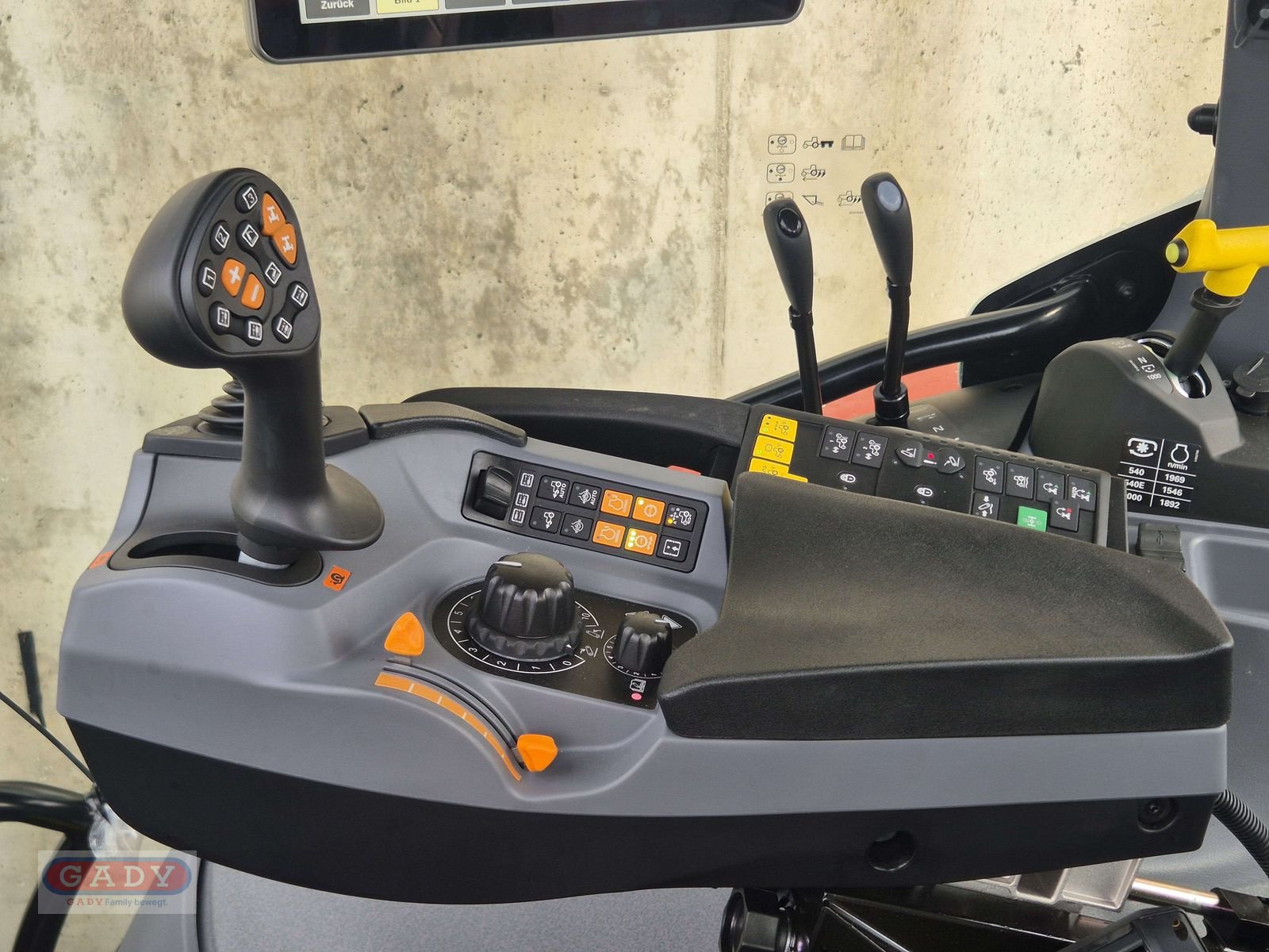 Traktor of the type Steyr 4120 Expert CVT, Neumaschine in Lebring (Picture 8)