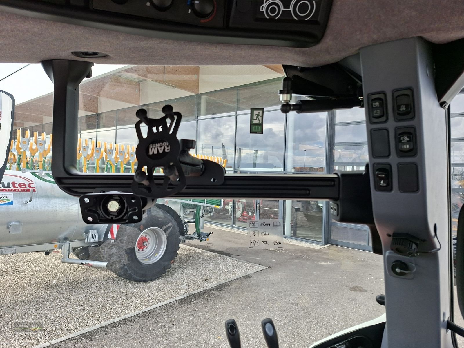 Traktor des Typs Steyr 4120 Expert CVT, Neumaschine in Gampern (Bild 16)