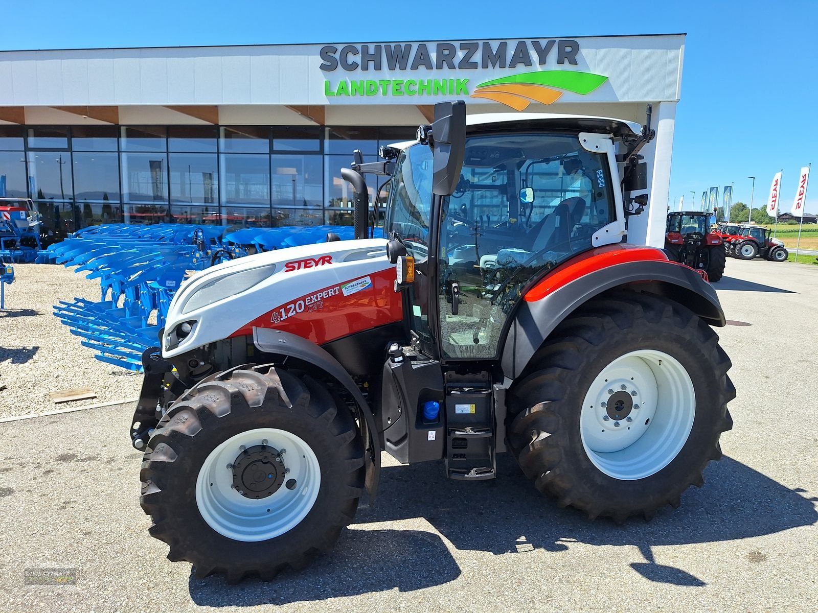 Traktor of the type Steyr 4120 Expert CVT, Neumaschine in Gampern (Picture 1)