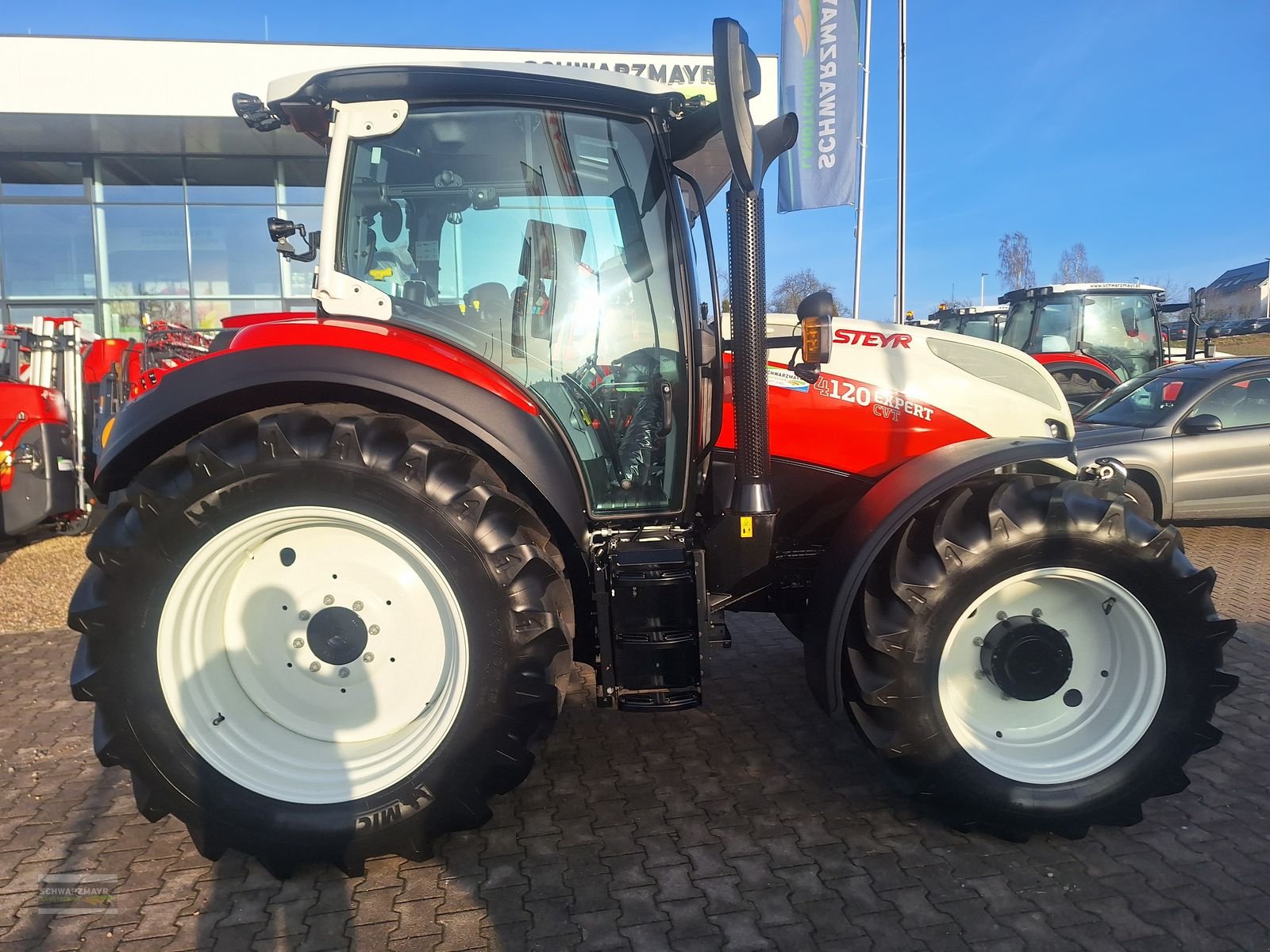 Traktor des Typs Steyr 4120 Expert, Neumaschine in Aurolzmünster (Bild 2)