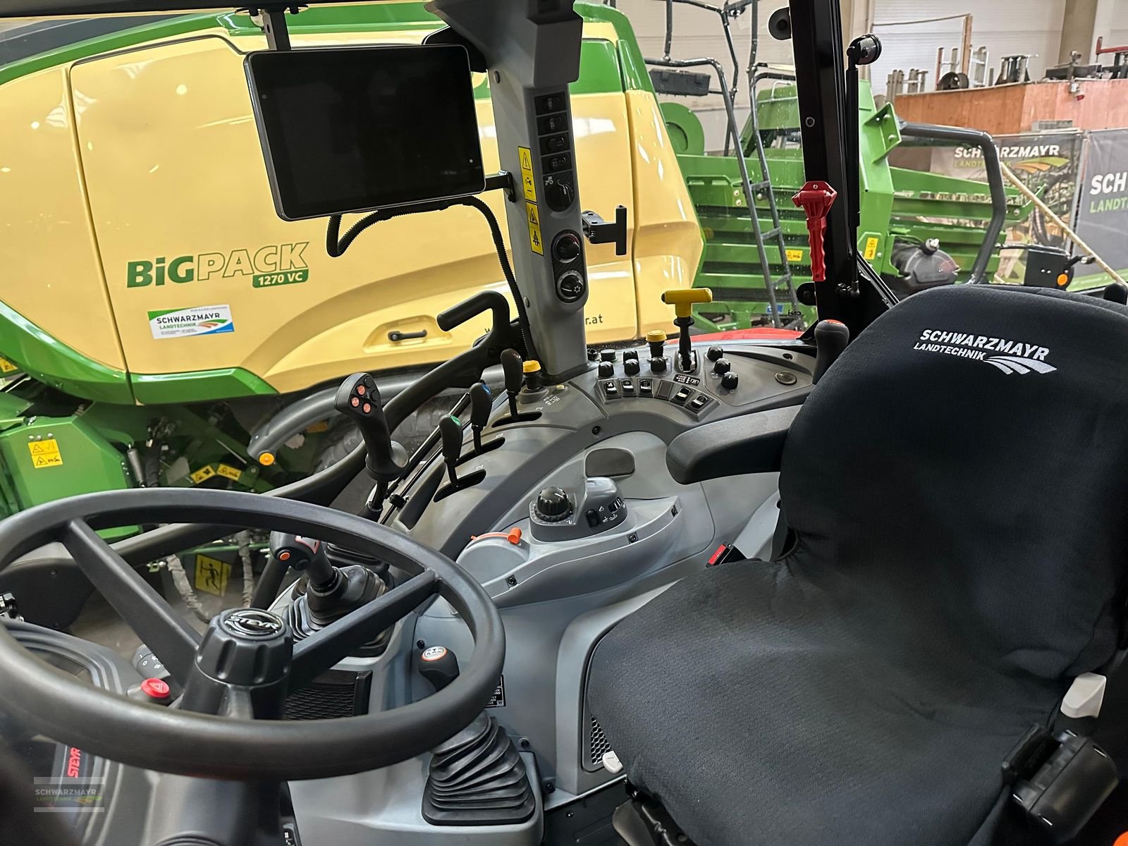 Traktor des Typs Steyr 4120 PLUS, Neumaschine in Aurolzmünster (Bild 12)