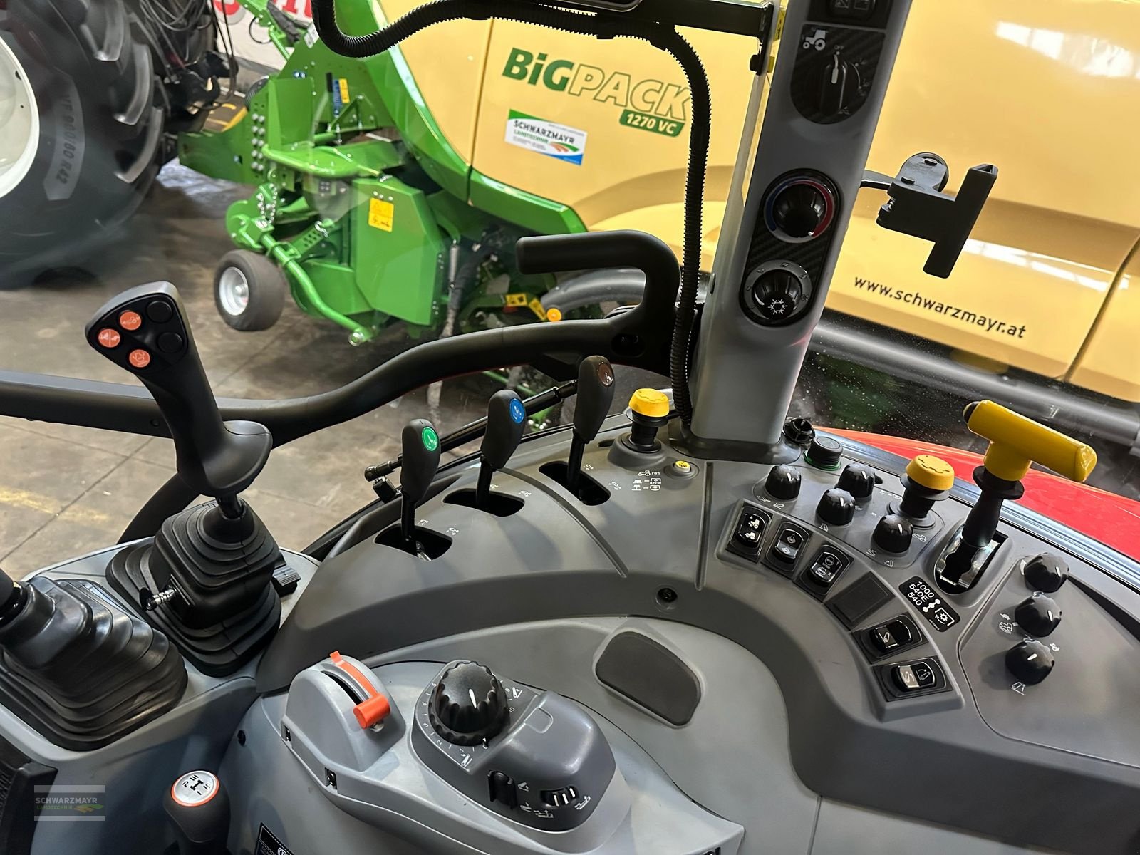 Traktor des Typs Steyr 4120 PLUS, Neumaschine in Aurolzmünster (Bild 10)