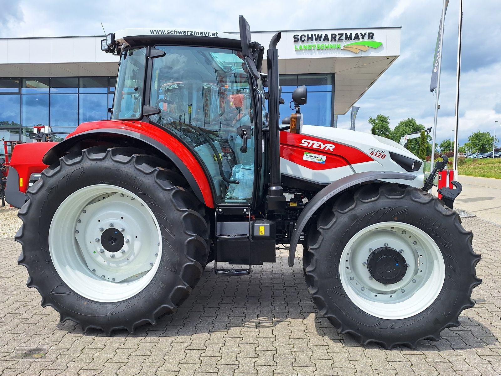 Traktor van het type Steyr 4120 PLUS, Neumaschine in Gampern (Foto 9)