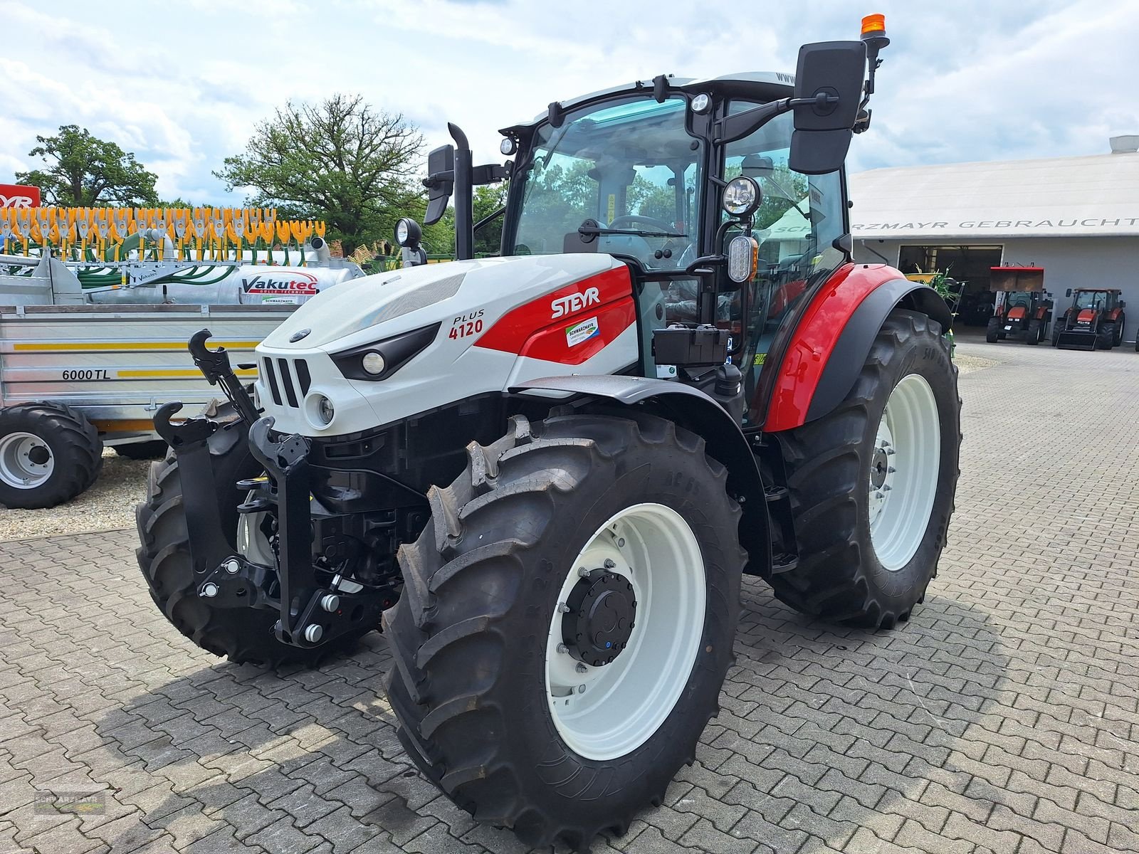 Traktor van het type Steyr 4120 PLUS, Neumaschine in Gampern (Foto 3)