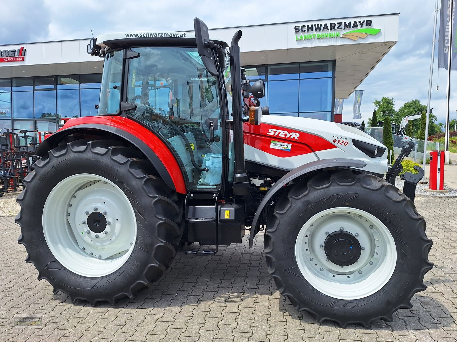Traktor van het type Steyr 4120 PLUS, Neumaschine in Gampern (Foto 1)