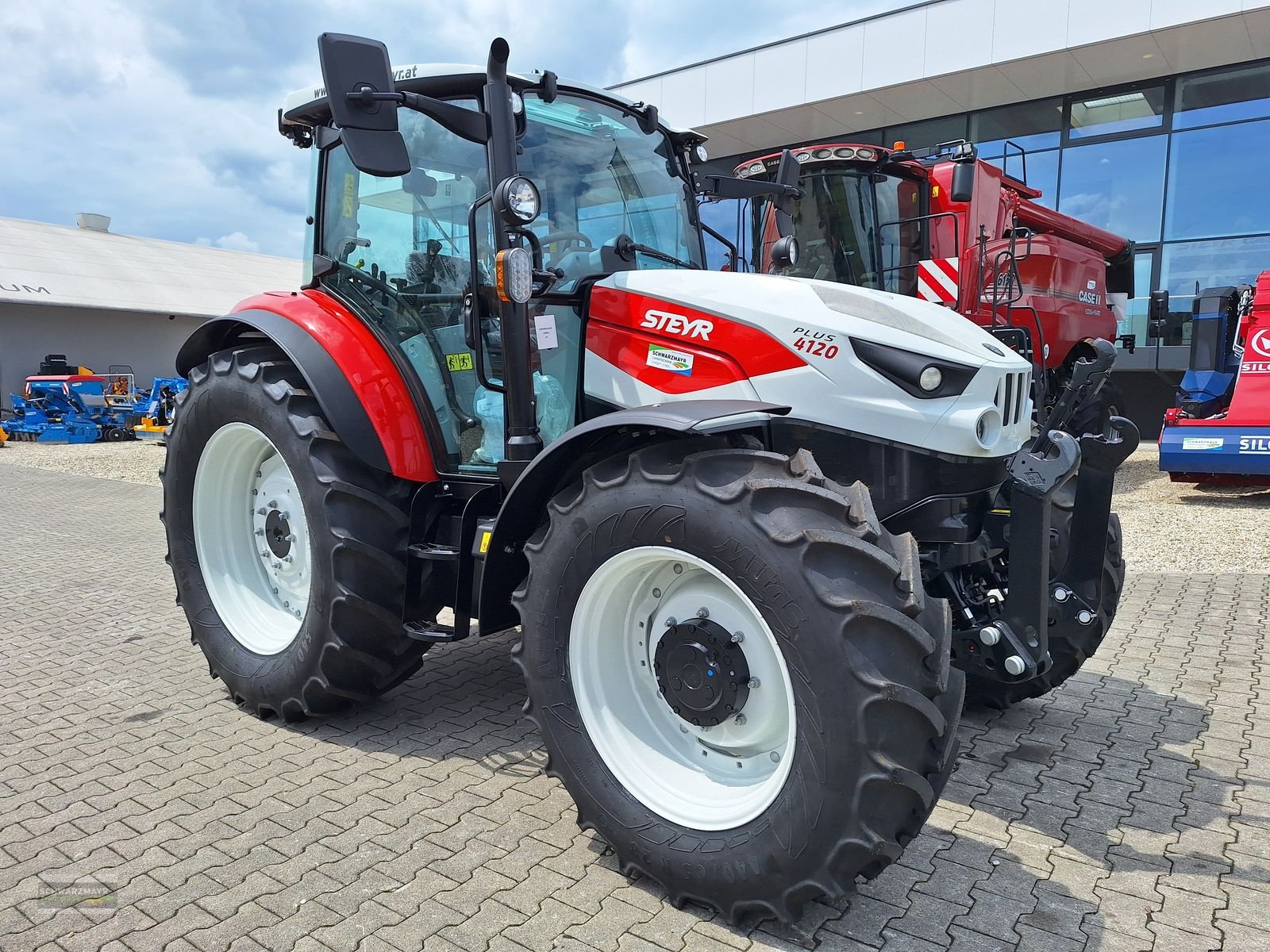 Traktor van het type Steyr 4120 PLUS, Neumaschine in Gampern (Foto 2)