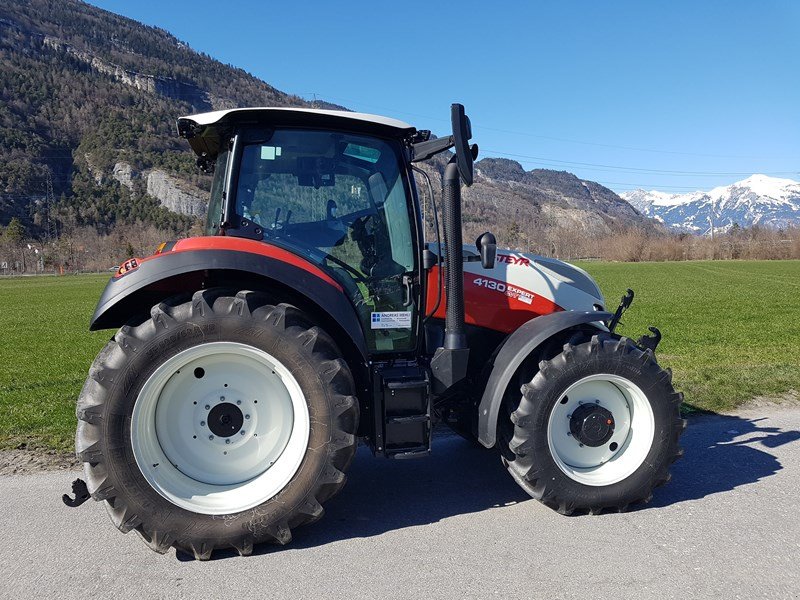 Traktor des Typs Steyr 4130 Expert Traktor, Ausstellungsmaschine in Chur (Bild 3)