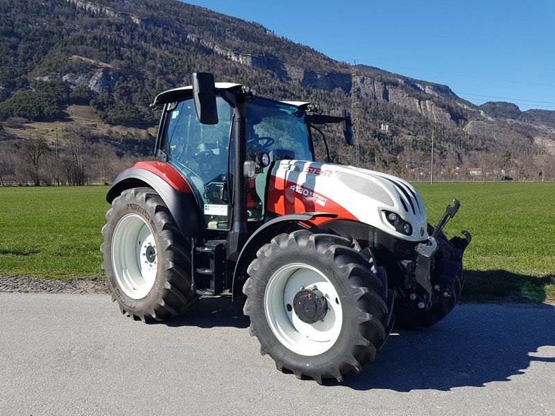 Traktor van het type Steyr 4130 Expert Traktor, Ausstellungsmaschine in Chur (Foto 1)