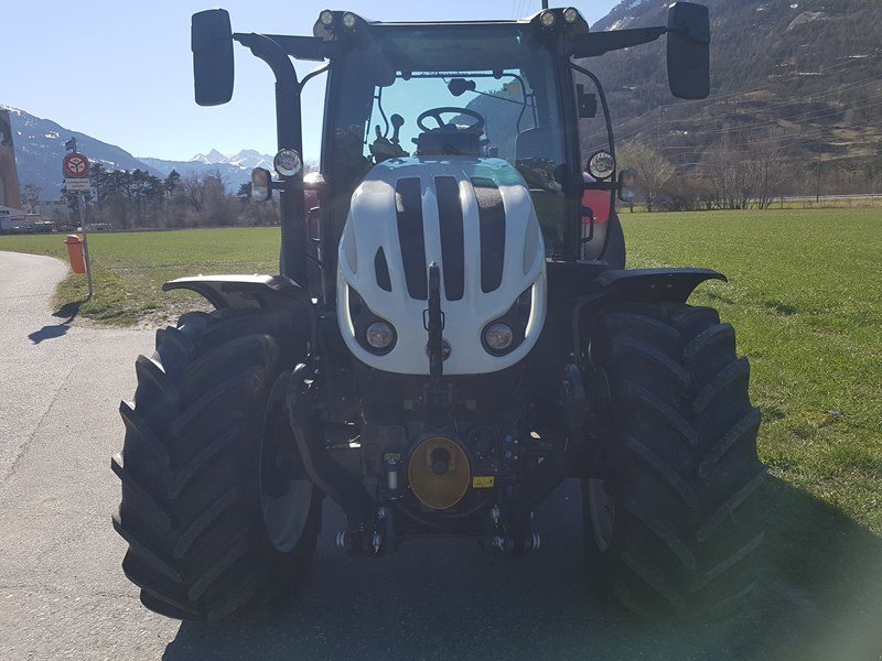 Traktor van het type Steyr 4130 Expert Traktor, Ausstellungsmaschine in Chur (Foto 4)