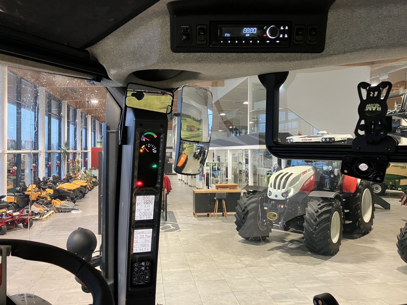 Traktor van het type Steyr 6150 Profi CVT Kommunal, Vorführmaschine in Schlitters (Foto 27)