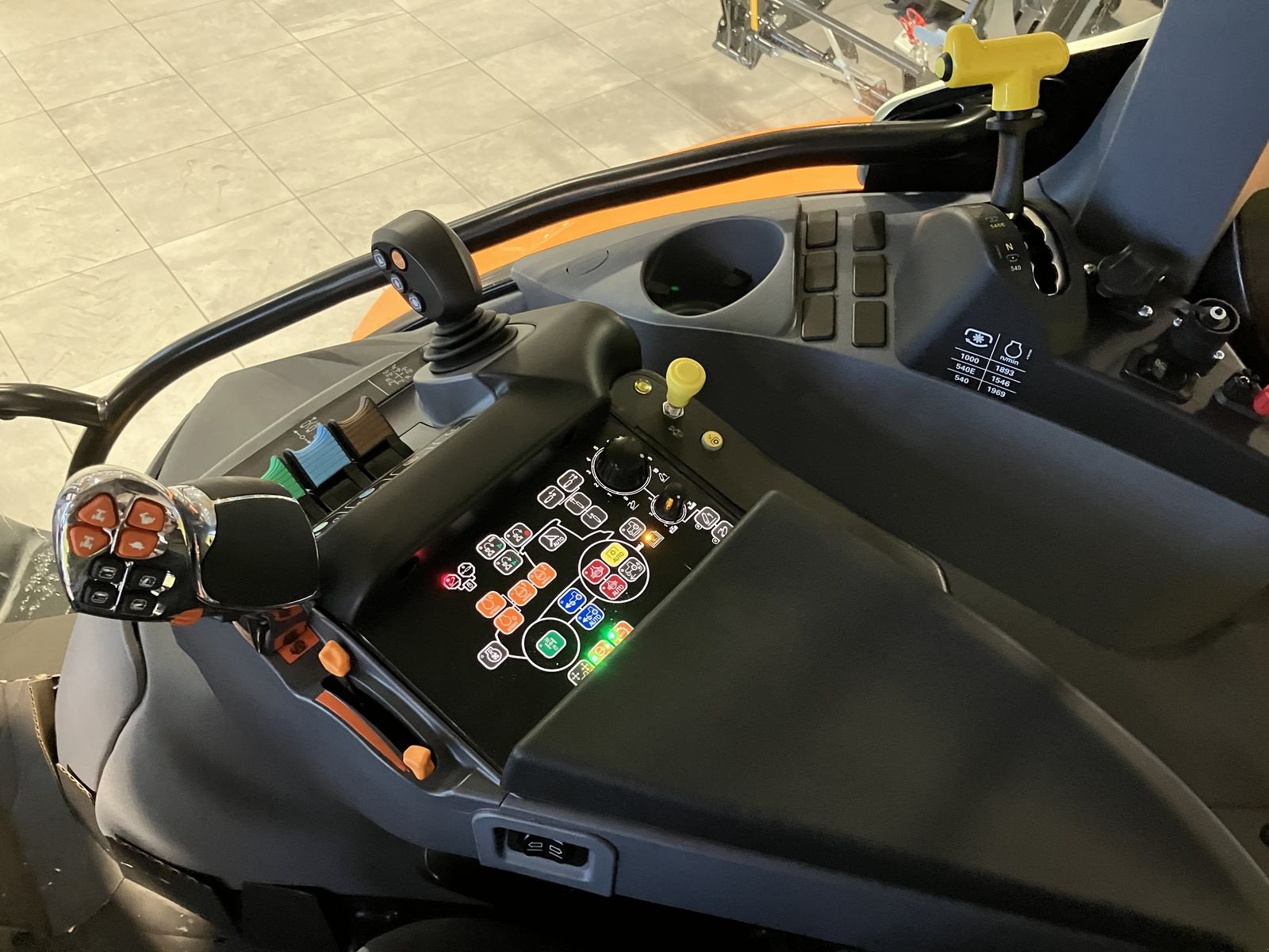 Traktor van het type Steyr 6150 Profi CVT Kommunal, Vorführmaschine in Schlitters (Foto 26)