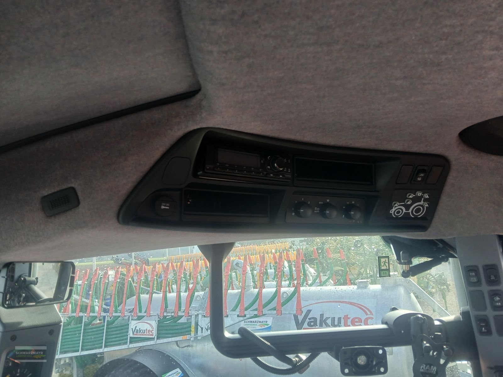 Traktor des Typs Steyr 6175 Impuls CVT, Neumaschine in Aurolzmünster (Bild 14)