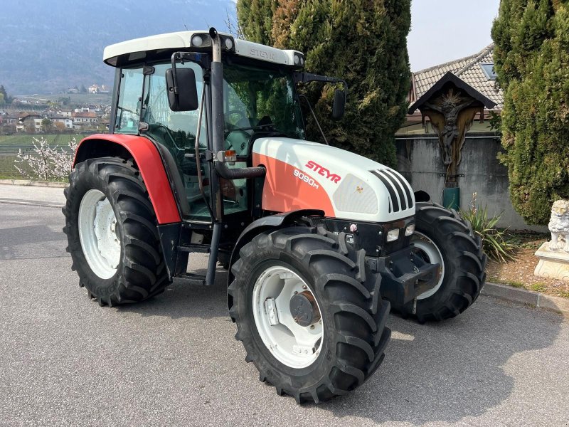 Steyr 9090 M - GB205, Gebrauchtmaschine, Baujahr: 2004, Betriebsstunden: 8725 Stunden (Bild 1) Traktor des Typs Steyr 9090 M - GB205, Gebrauchtmaschine in Eppan (BZ) (Bild 1)