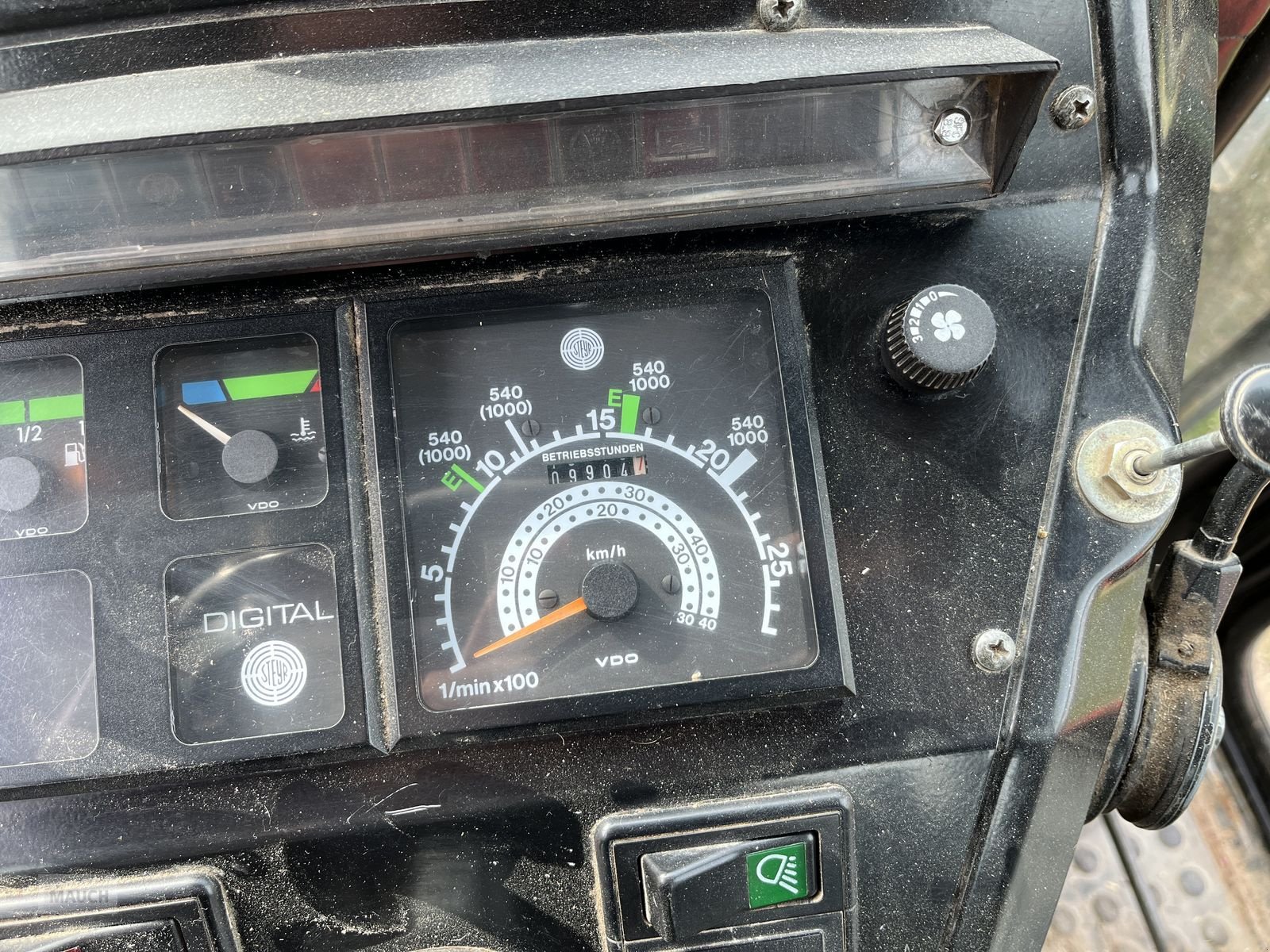 Traktor des Typs Steyr 975 A, Gebrauchtmaschine in Burgkirchen (Bild 13)