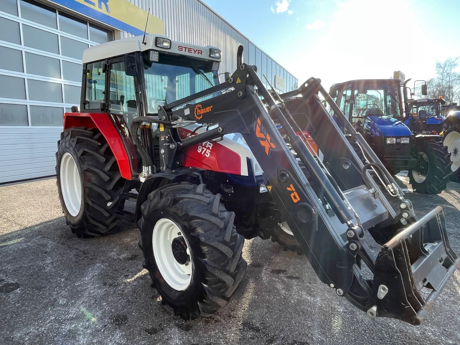 Traktor типа Steyr 975 M A Komfort, Gebrauchtmaschine в Burgkirchen (Фотография 2)