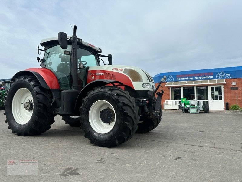 Steyr CVT 6205, Gebrauchtmaschine, Rok výroby: 2014, Moto-hodiny: 8100 Hodin (Obrázek 1) Traktor typu Steyr CVT 6205, Gebrauchtmaschine v Neubrandenburg (Obrázek 1)