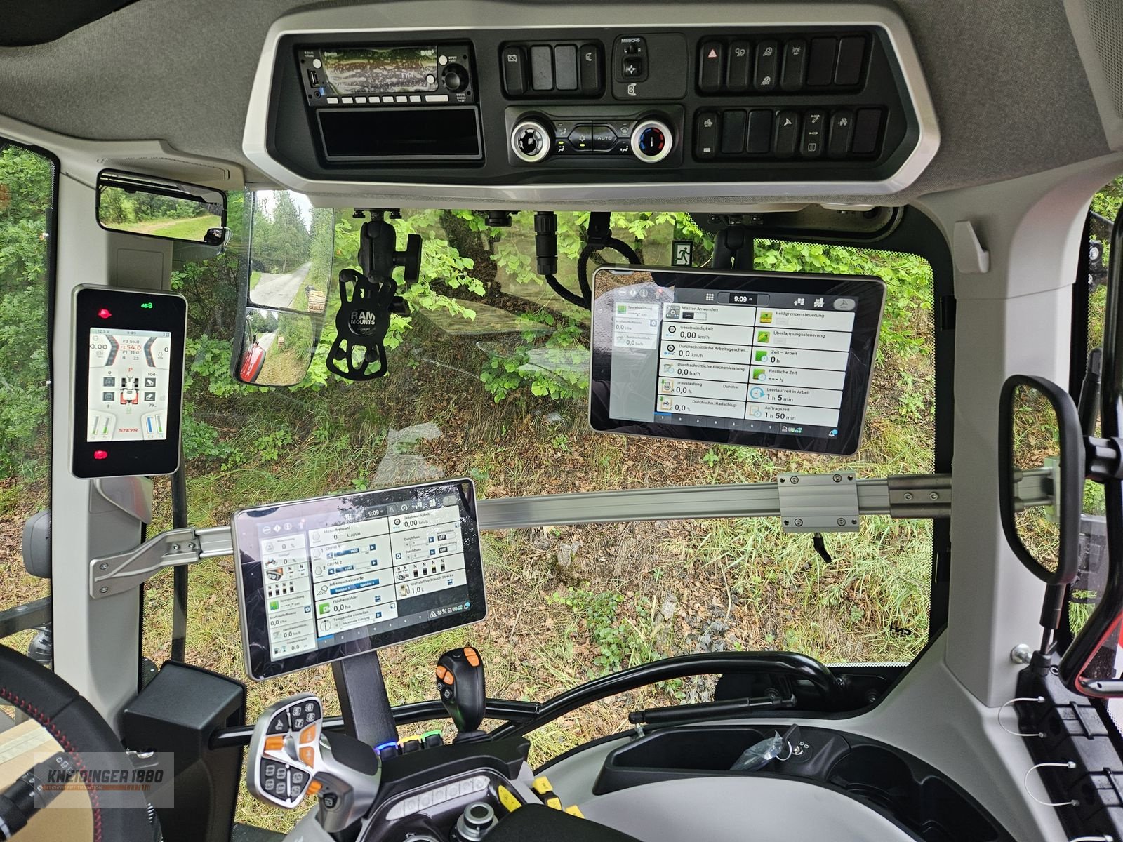 Traktor of the type Steyr Cvt 6240 Absolut, Neumaschine in Altenfelden (Picture 3)