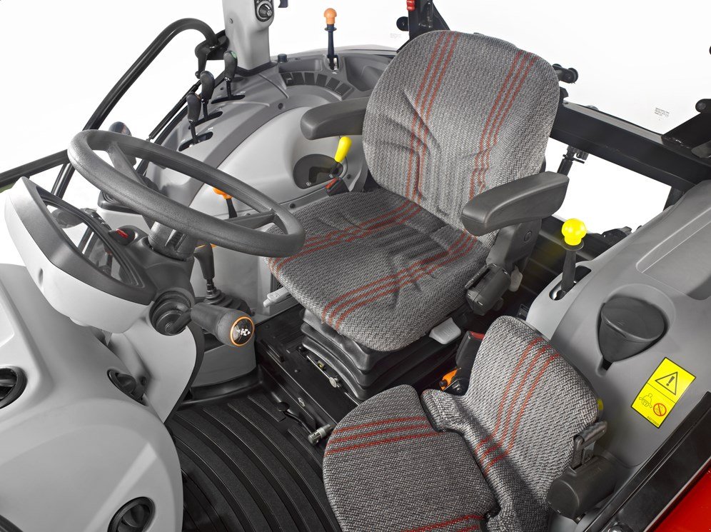 Traktor des Typs Steyr Kompakt 4075S, Neumaschine in Ostrach (Bild 4)