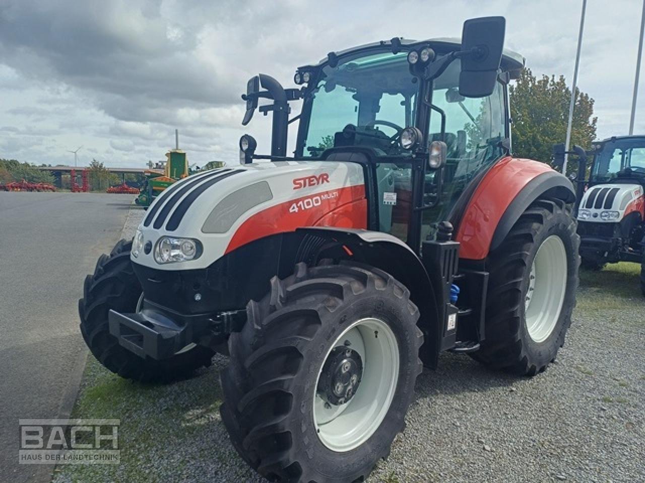 Traktor des Typs Steyr MULTI 4100, Neumaschine in Boxberg-Seehof (Bild 1)