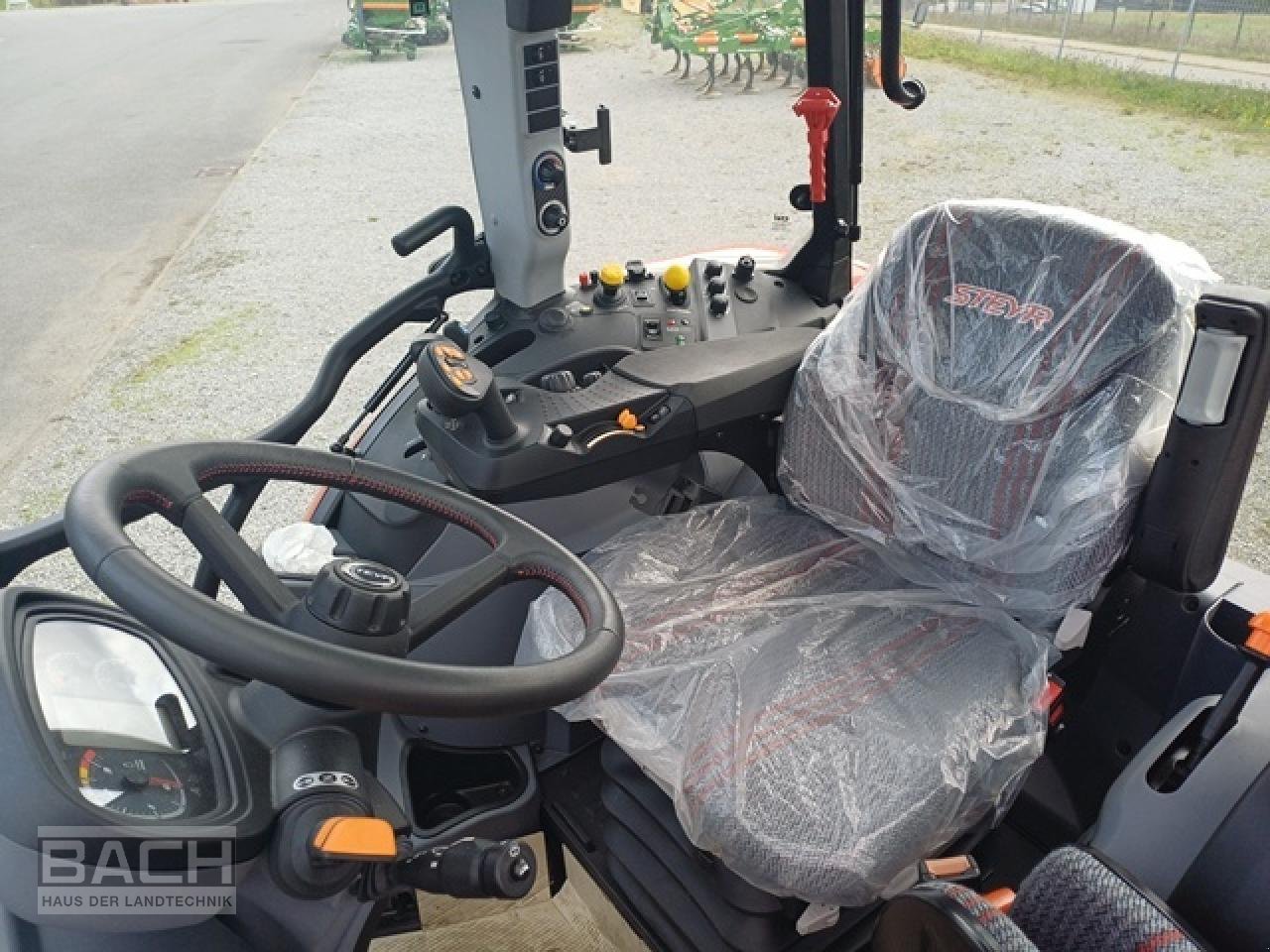 Traktor des Typs Steyr MULTI 4100, Neumaschine in Boxberg-Seehof (Bild 7)