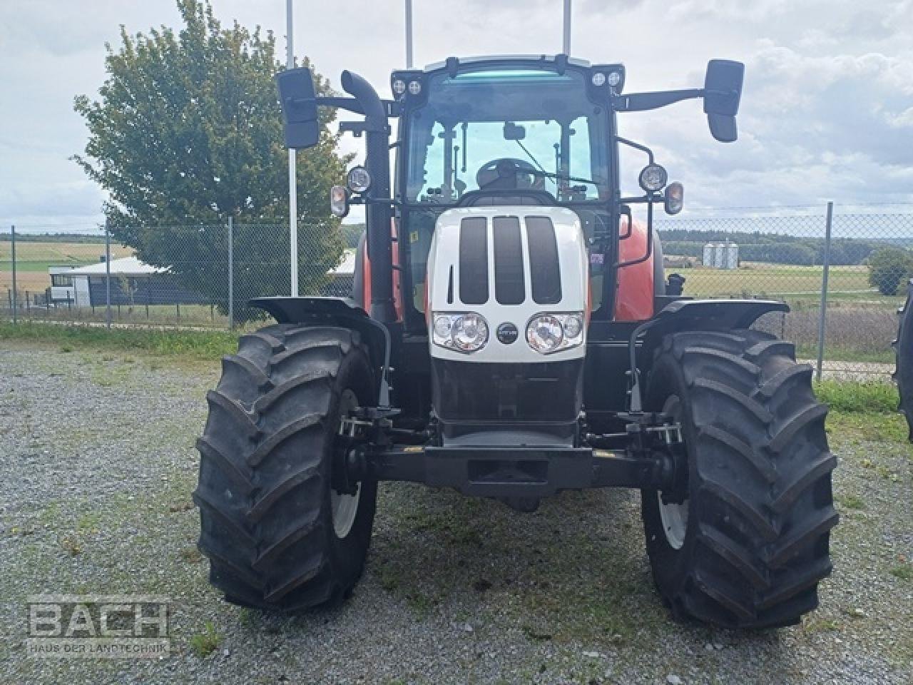 Traktor des Typs Steyr MULTI 4120, Neumaschine in Boxberg-Seehof (Bild 2)