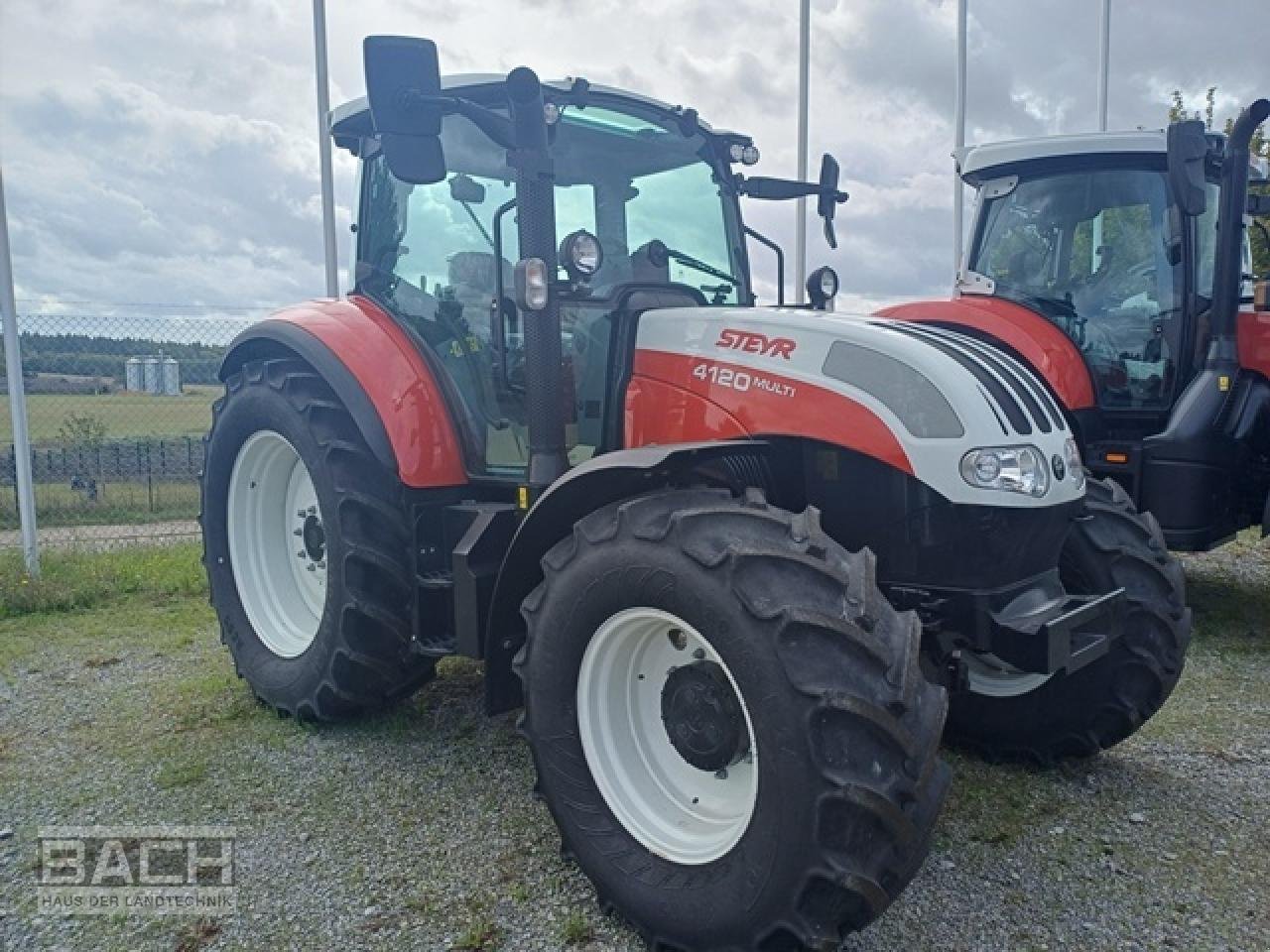 Traktor des Typs Steyr MULTI 4120, Neumaschine in Boxberg-Seehof (Bild 3)