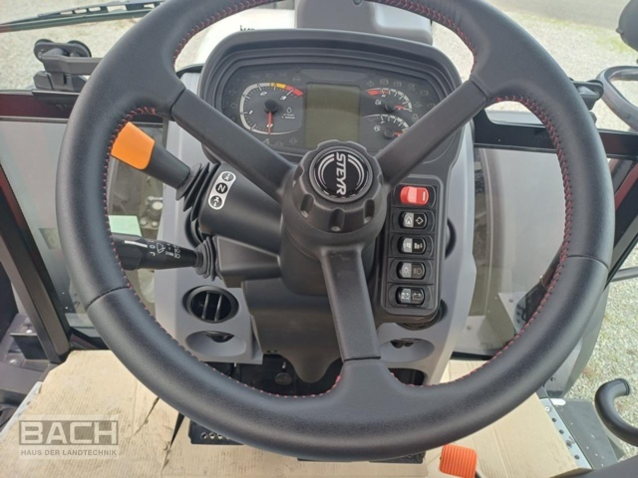 Traktor des Typs Steyr MULTI 4120, Neumaschine in Boxberg-Seehof (Bild 8)