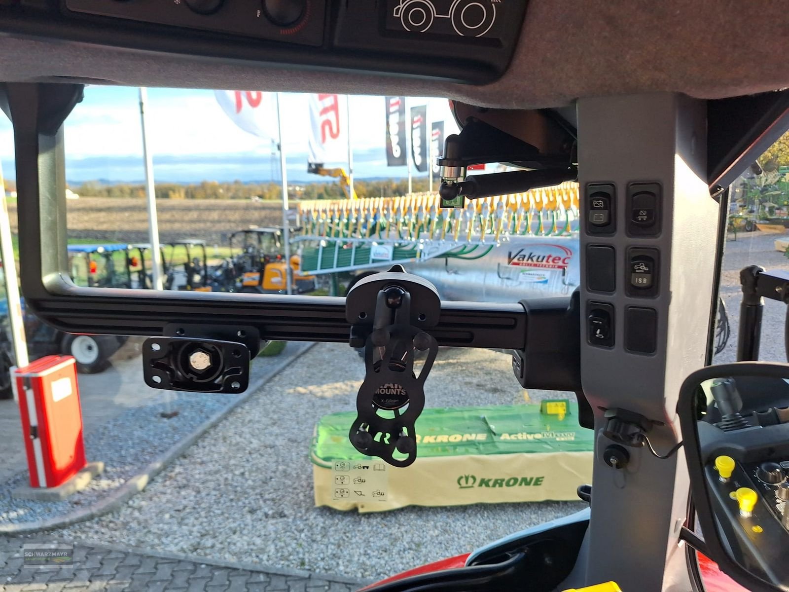 Traktor of the type Steyr Steyr 6150 Profi CVT  - Symbolfotos, Neumaschine in Aurolzmünster (Picture 15)