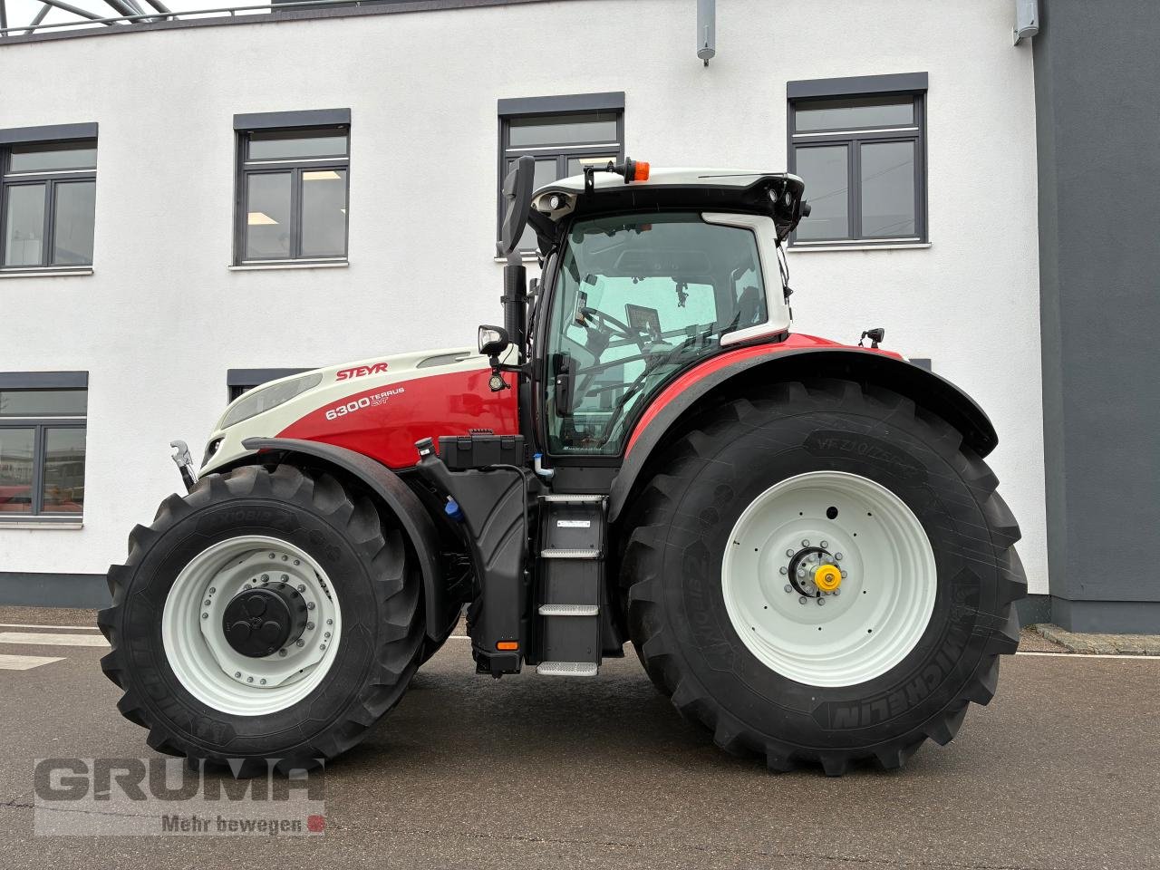 Traktor des Typs Steyr Terrus 6300 CVT, Neumaschine in Friedberg-Derching (Bild 2)
