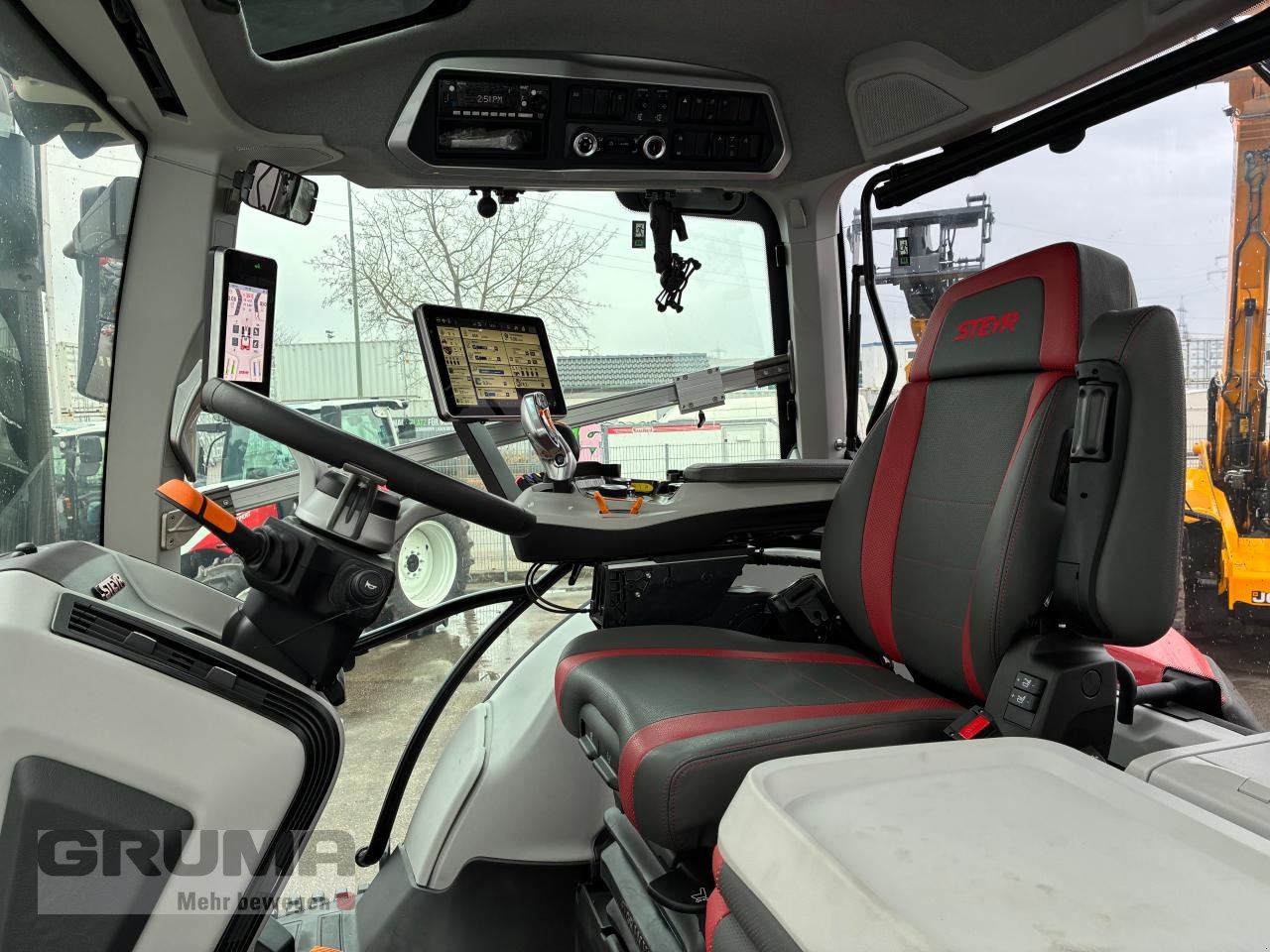 Traktor des Typs Steyr Terrus 6300 CVT, Neumaschine in Friedberg-Derching (Bild 21)