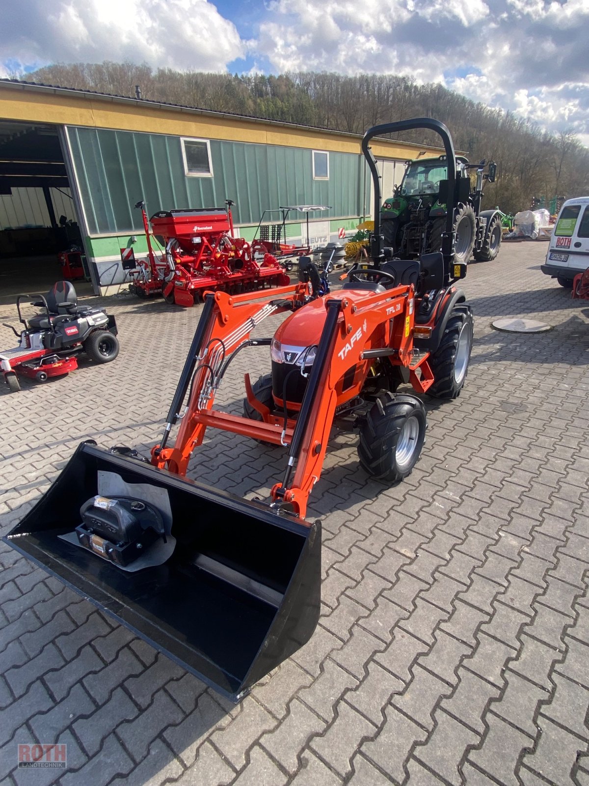 Traktor des Typs Tafe 6028M, Neumaschine in Untermünkheim (Bild 1)