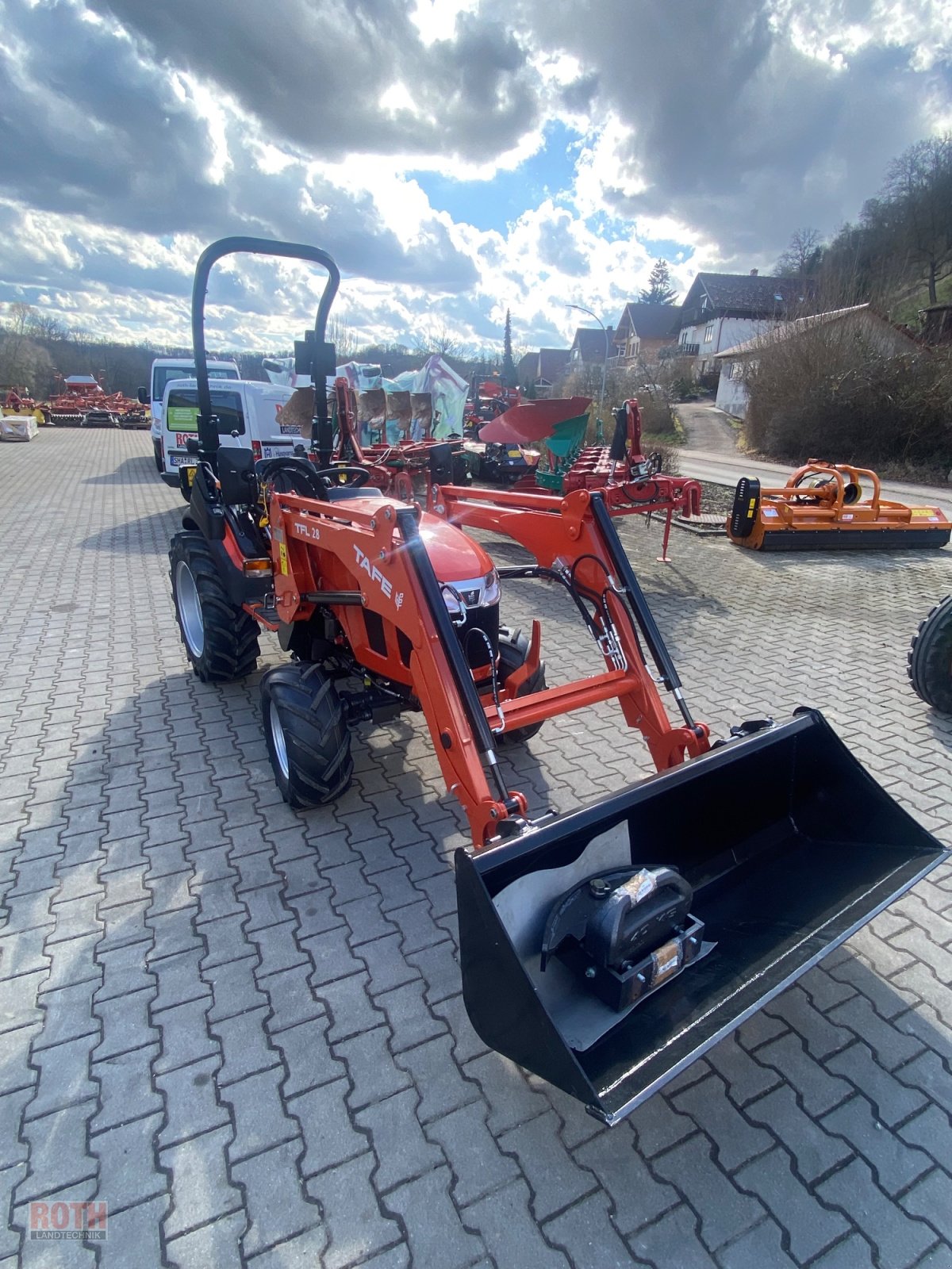 Traktor des Typs Tafe 6028M, Neumaschine in Untermünkheim (Bild 2)