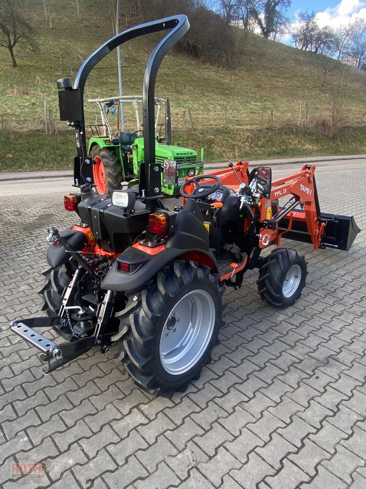 Traktor des Typs Tafe 6028M, Neumaschine in Untermünkheim (Bild 3)