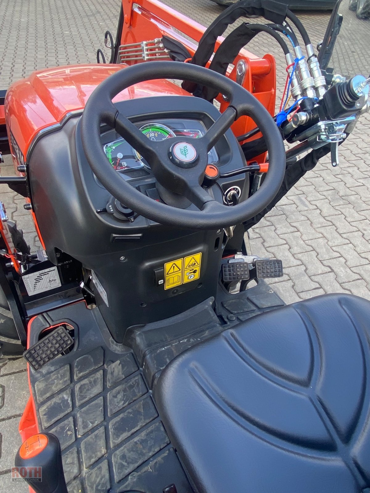 Traktor des Typs Tafe 6028M, Neumaschine in Untermünkheim (Bild 6)