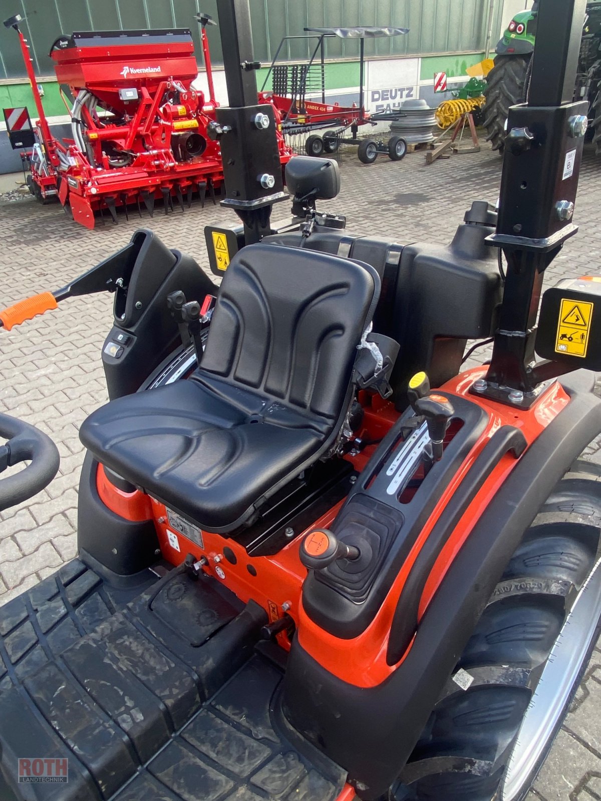 Traktor des Typs Tafe 6028M, Neumaschine in Untermünkheim (Bild 7)