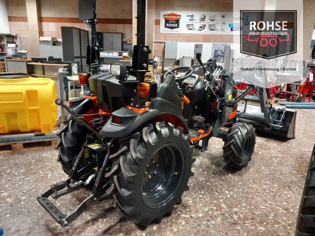 Traktor des Typs Tafe 6028M, Neumaschine in Unterwellenborn (Bild 2)