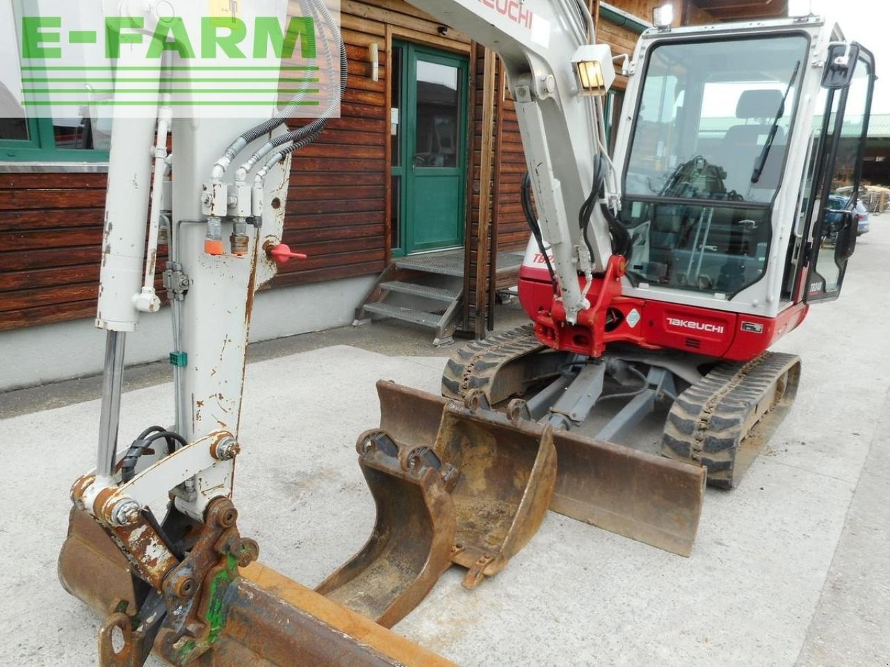 Traktor des Typs Takeuchi tb 240 ( 4.015kg ) hydr. sw + alle leitungen + 3, Gebrauchtmaschine in ST. NIKOLAI/DR. (Bild 12)