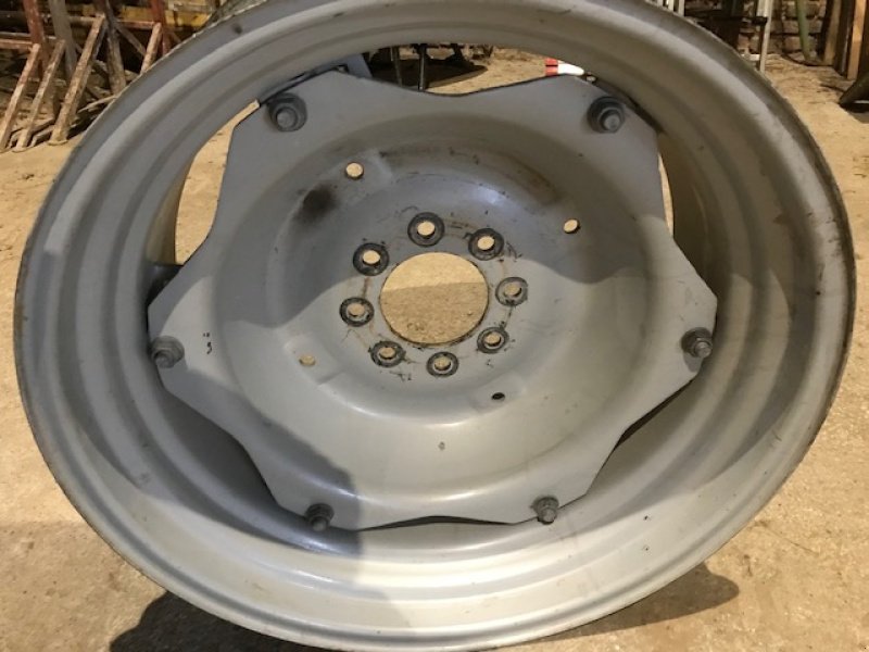 Traktor of the type Titan Felge 15 x 30, Gebrauchtmaschine in Hohenkammer (Picture 2)