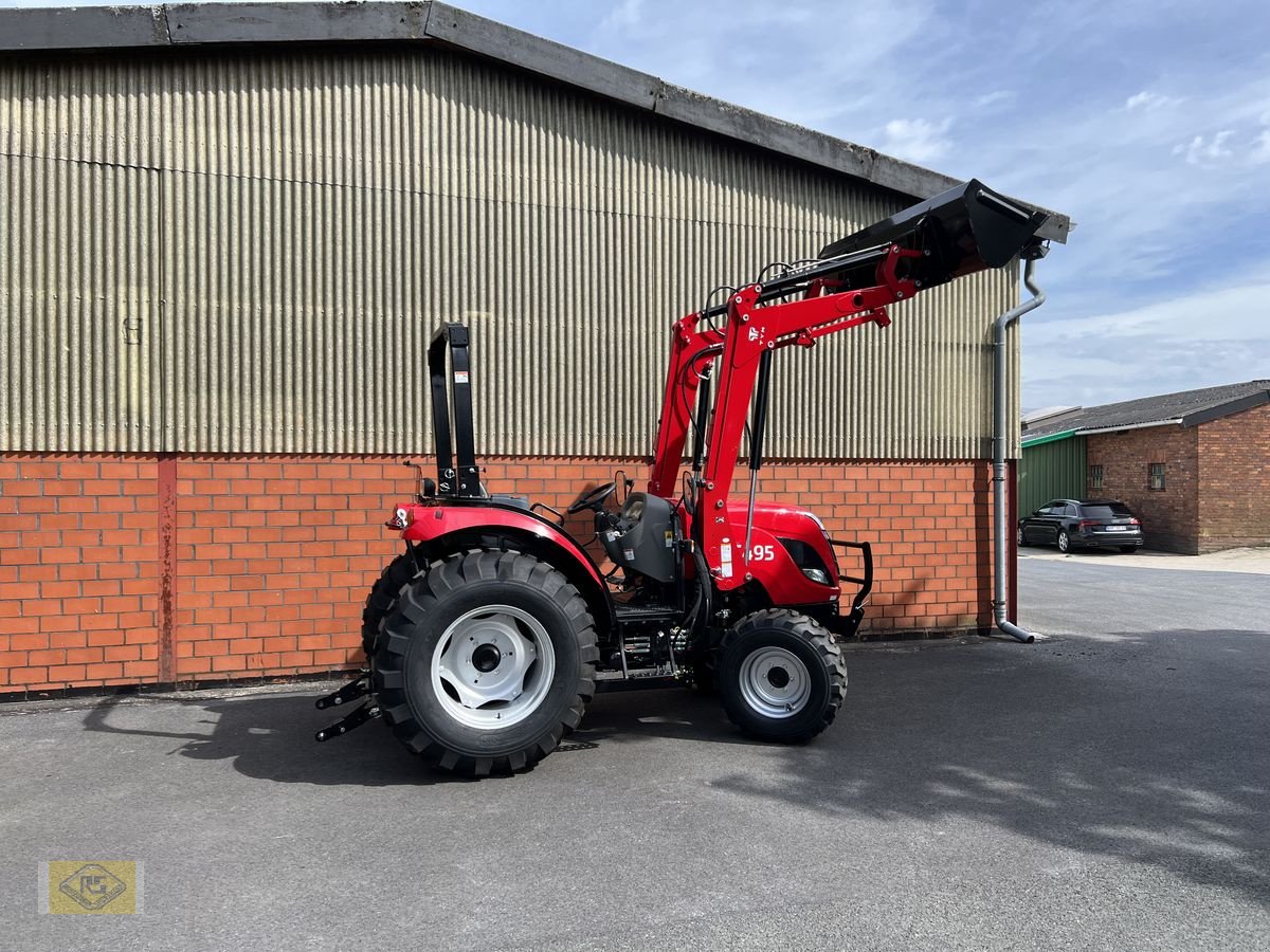 Traktor des Typs TYM T495, Neumaschine in Beelen (Bild 4)