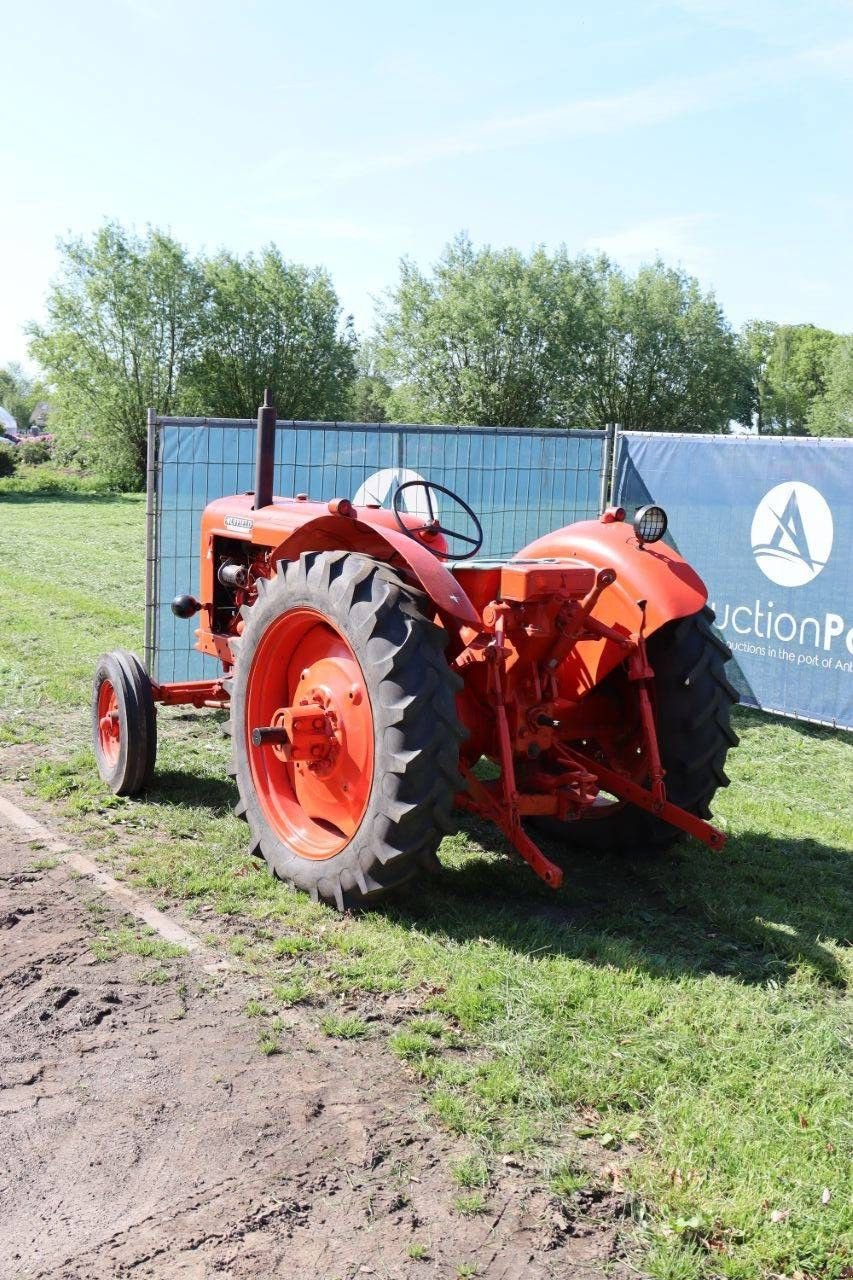 Traktor tip Universal Four, Gebrauchtmaschine in Antwerpen (Poză 4)