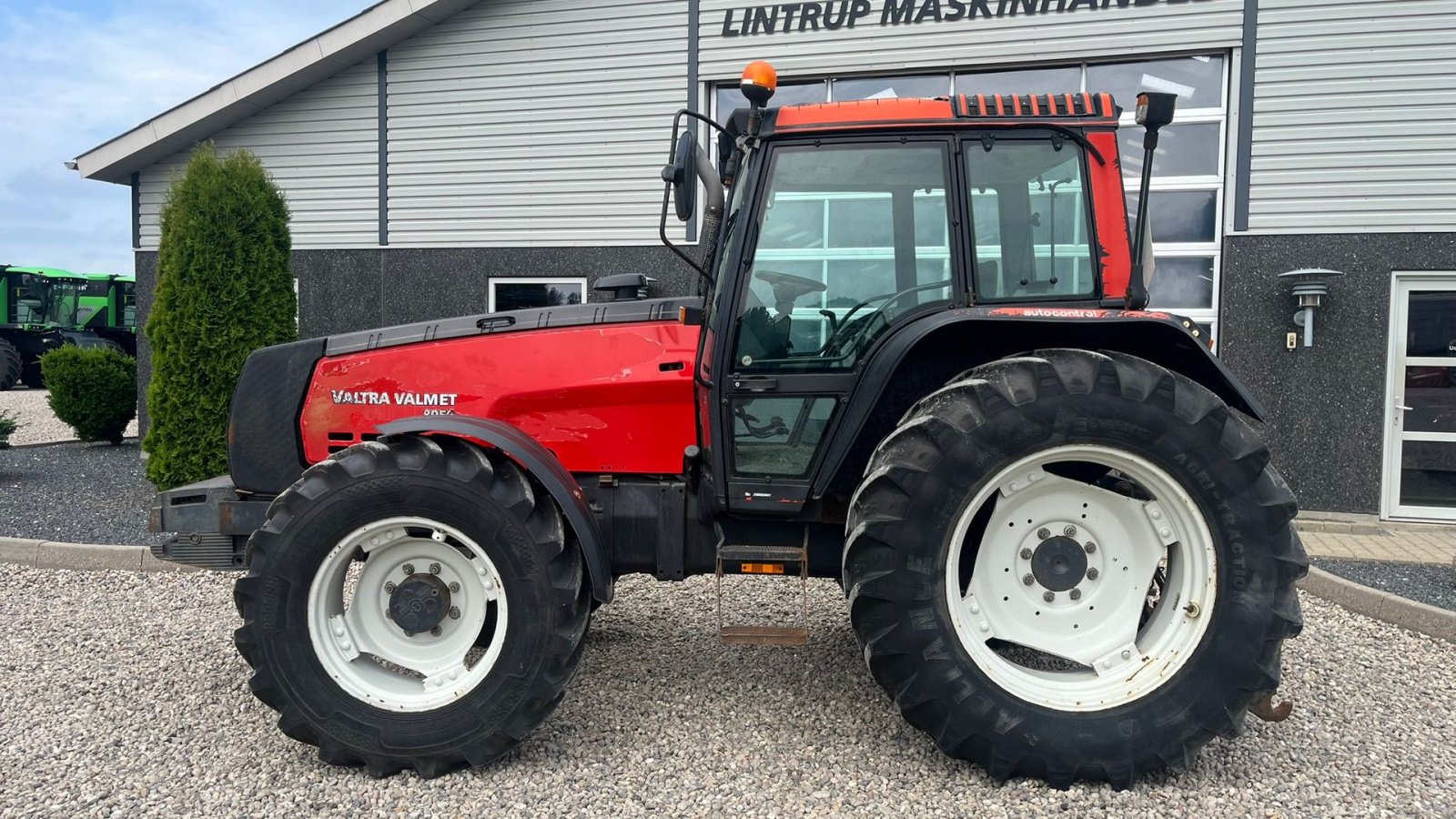 Traktor от тип Valmet 8050 Stærk stabil traktor, Gebrauchtmaschine в Lintrup (Снимка 12)