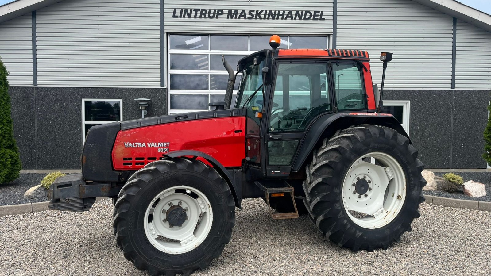 Traktor типа Valmet 8050, Gebrauchtmaschine в Lintrup (Фотография 1)