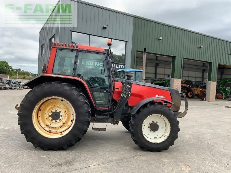Traktor des Typs Valmet 8100 twin track reverse drive tractor, Gebrauchtmaschine in SHAFTESBURY (Bild 1)