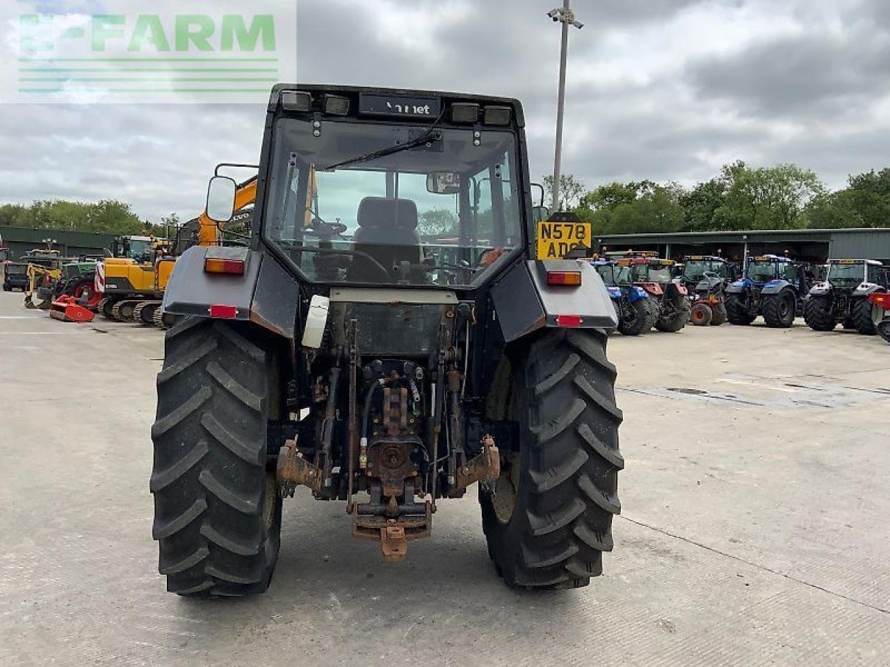 Traktor van het type Valmet 8100 twin track reverse drive tractor, Gebrauchtmaschine in SHAFTESBURY (Foto 8)