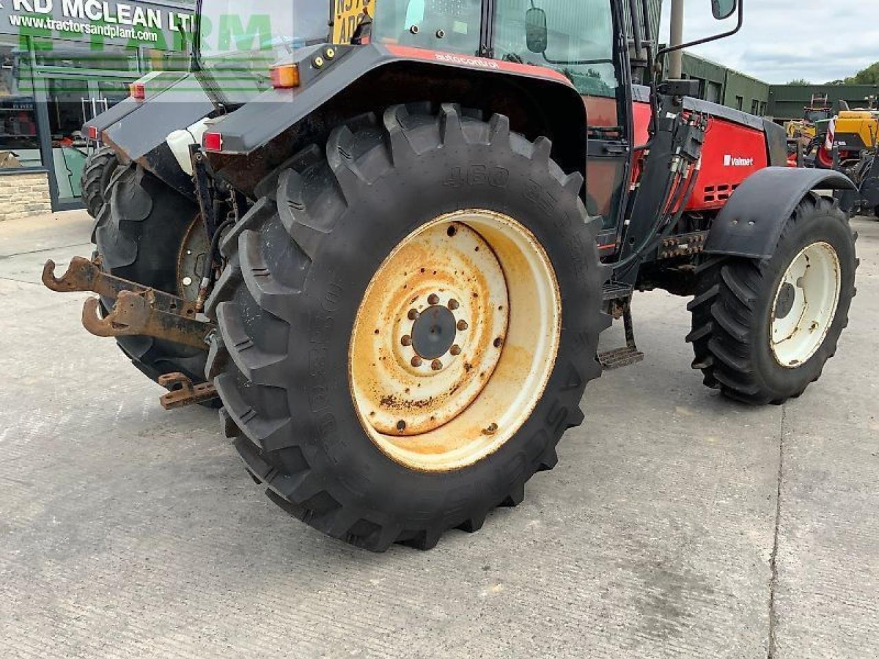 Traktor van het type Valmet 8100 twin track reverse drive tractor, Gebrauchtmaschine in SHAFTESBURY (Foto 10)