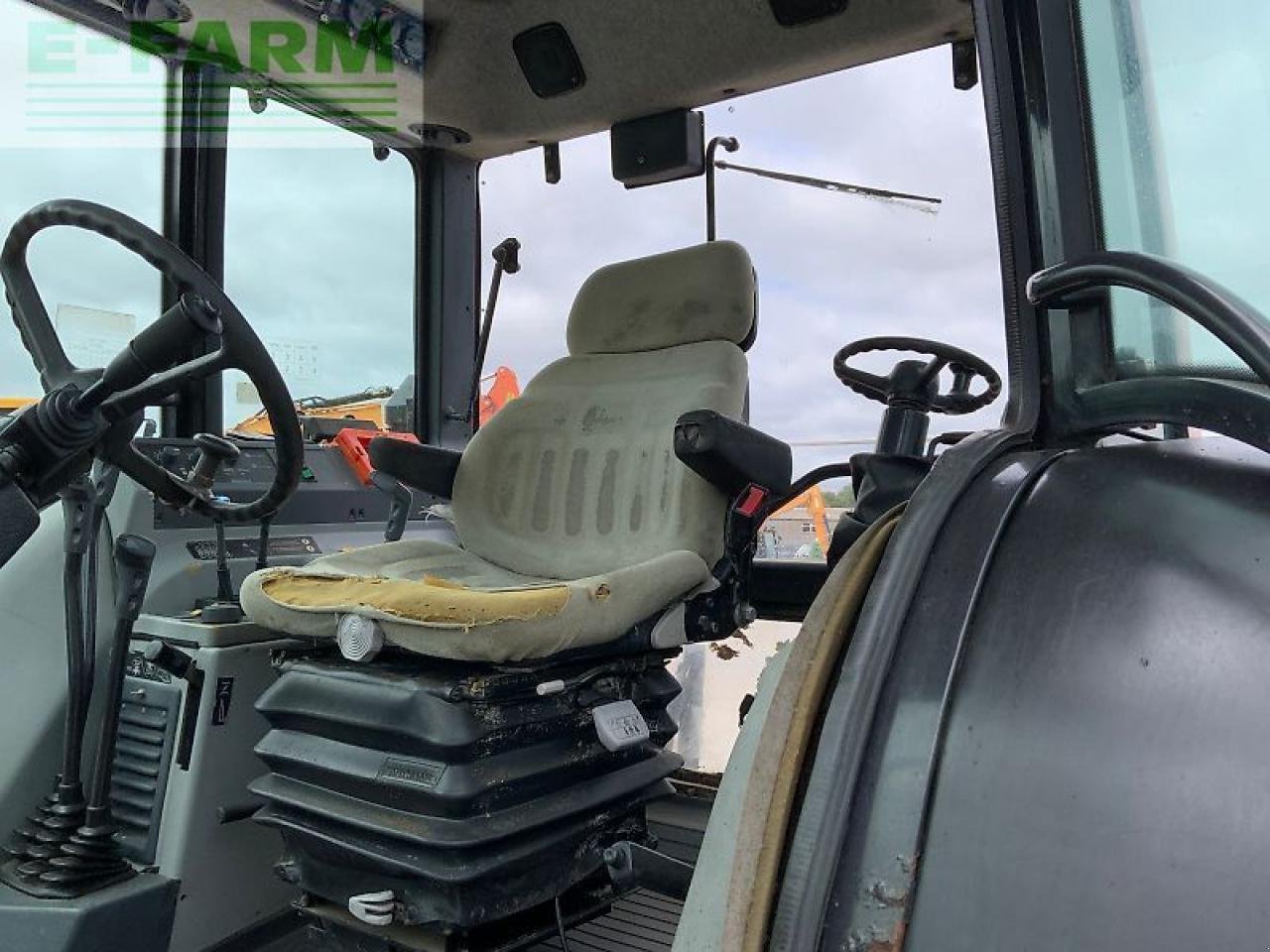 Traktor van het type Valmet 8100 twin track reverse drive tractor, Gebrauchtmaschine in SHAFTESBURY (Foto 17)