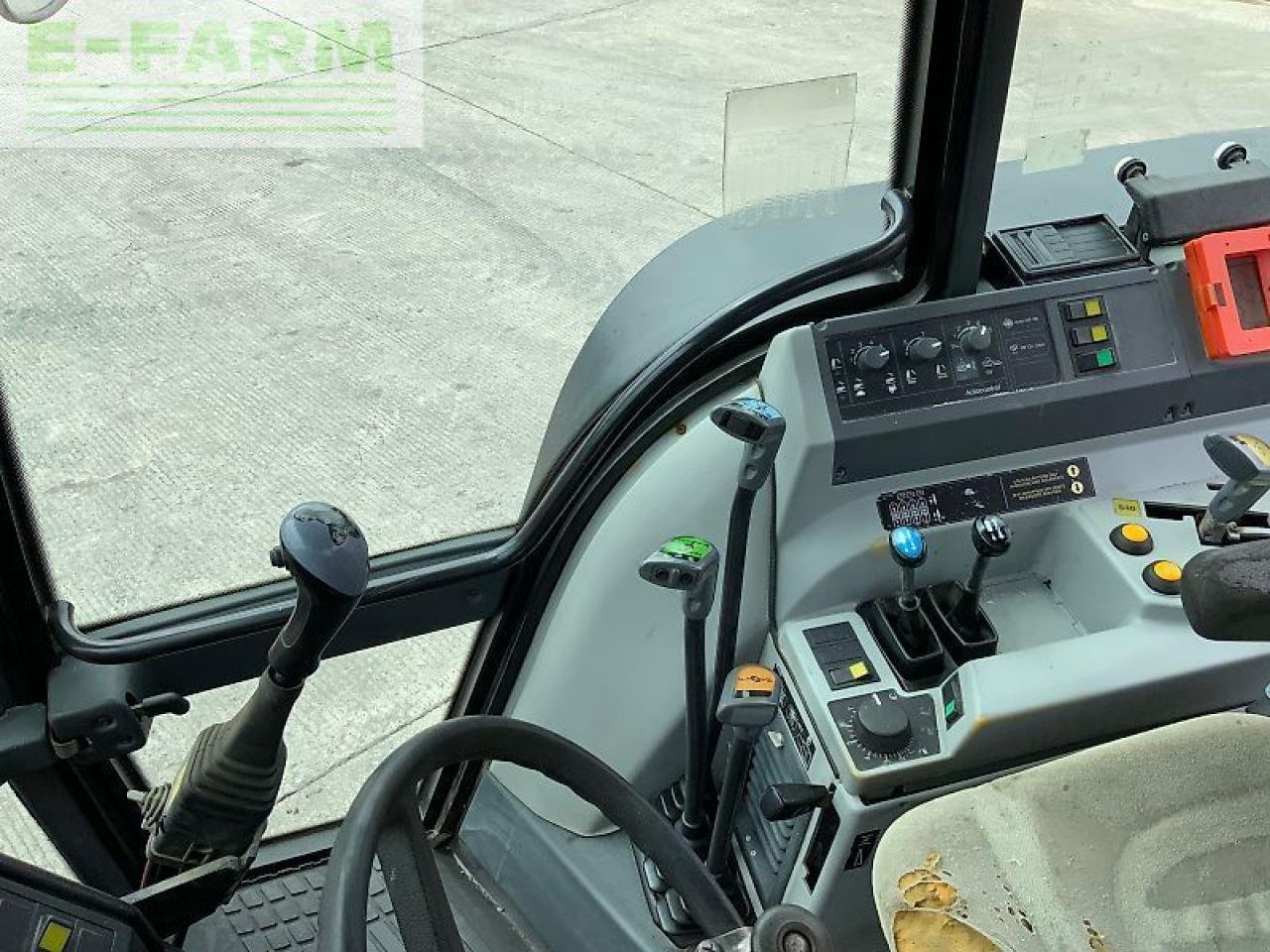 Traktor van het type Valmet 8100 twin track reverse drive tractor, Gebrauchtmaschine in SHAFTESBURY (Foto 19)