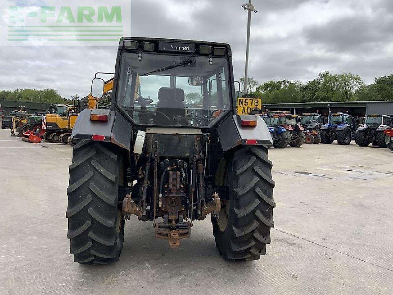 Traktor of the type Valmet 8100 twin track reverse drive tractor, Gebrauchtmaschine in SHAFTESBURY (Picture 8)