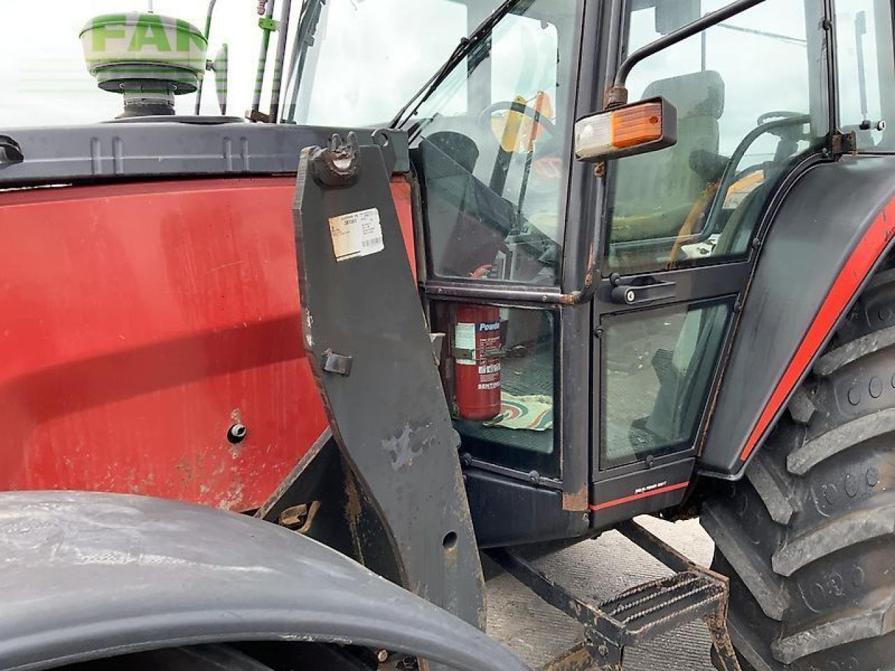 Traktor of the type Valmet 8100 twin track reverse drive tractor, Gebrauchtmaschine in SHAFTESBURY (Picture 15)